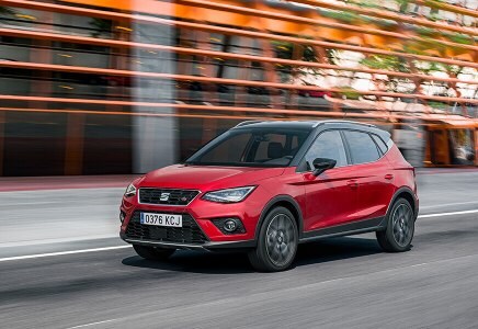 SEAT Arona driving in the city
