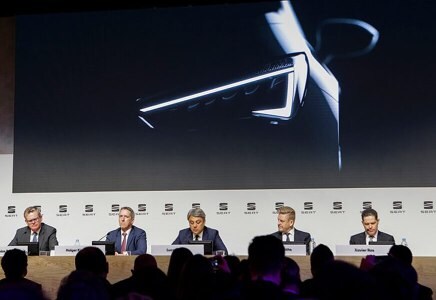 2017 SEAT Annual Report: a year of records - SEAT commitee of Directors. President and CEO Luca de Meo presenting at SEAT Annual media conference 2018