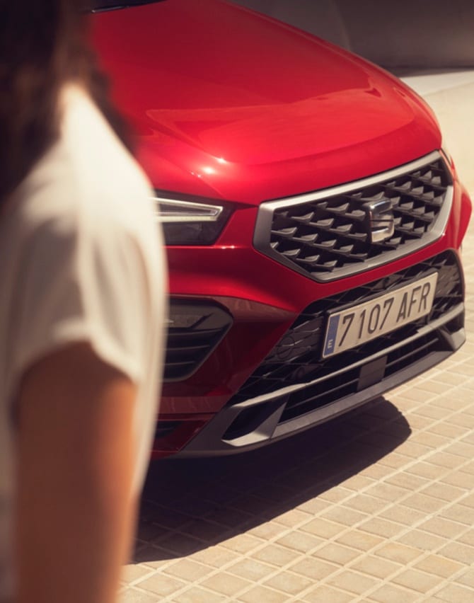 seat-ateca-velvet-red-colour-with-front-grille
