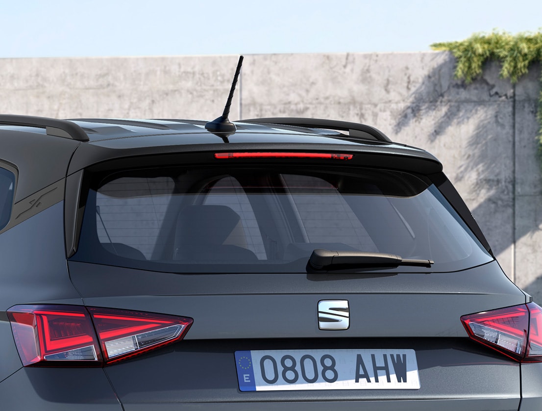 seat-arona-style-sporty-rear-spoiler