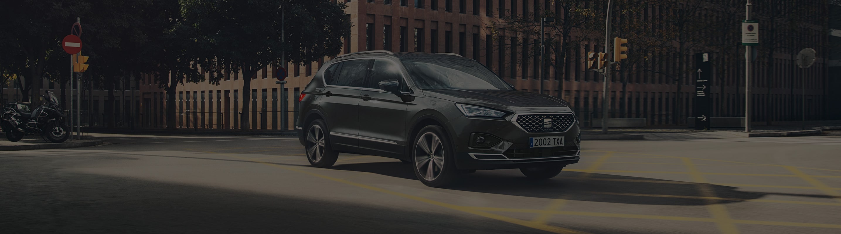 The New suv SEAT Tarraco driving around the city