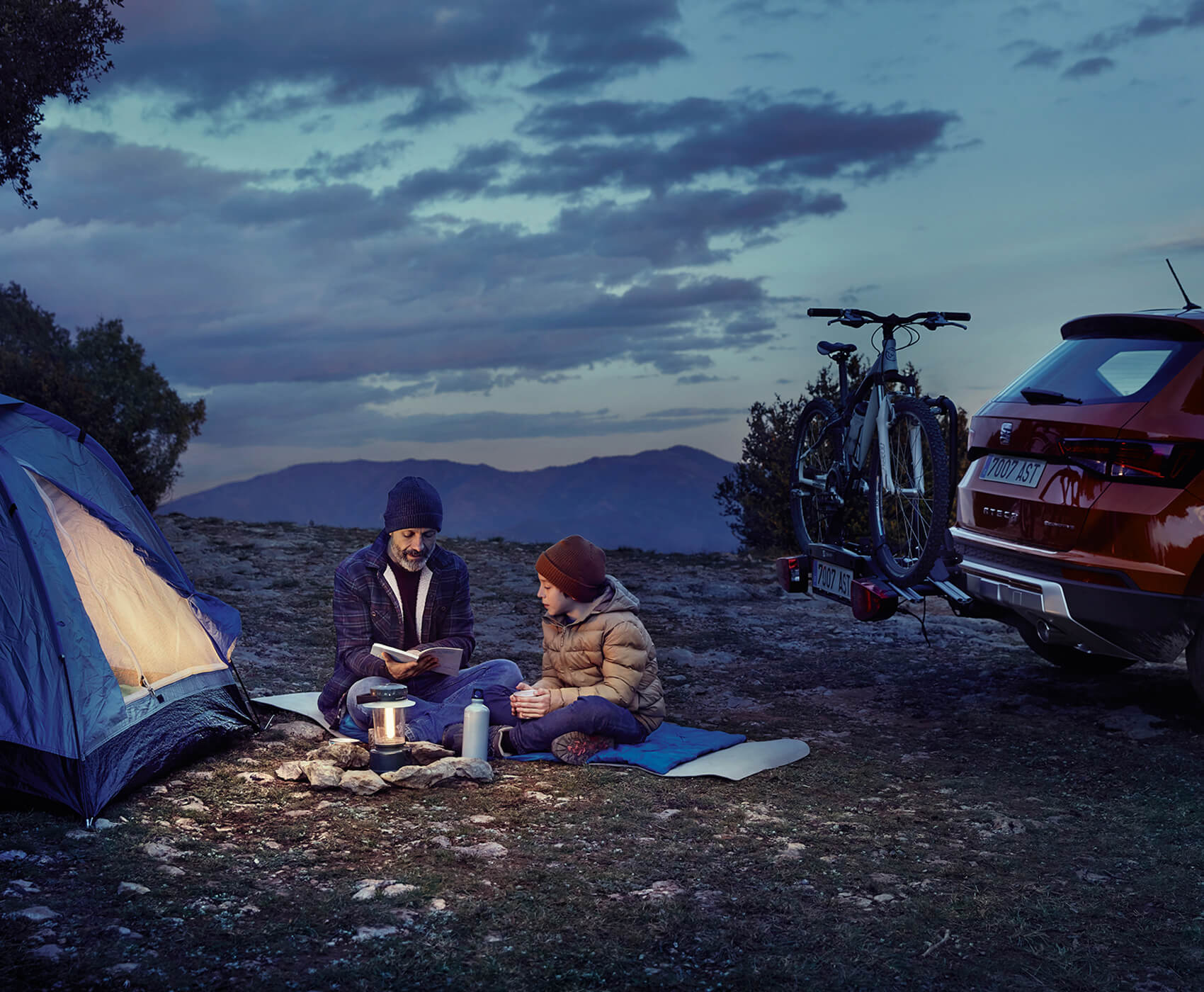 SEAT new car services and maintenance – SEAT Arona crossover SUV parked overlooking a valey with man leaning on the car