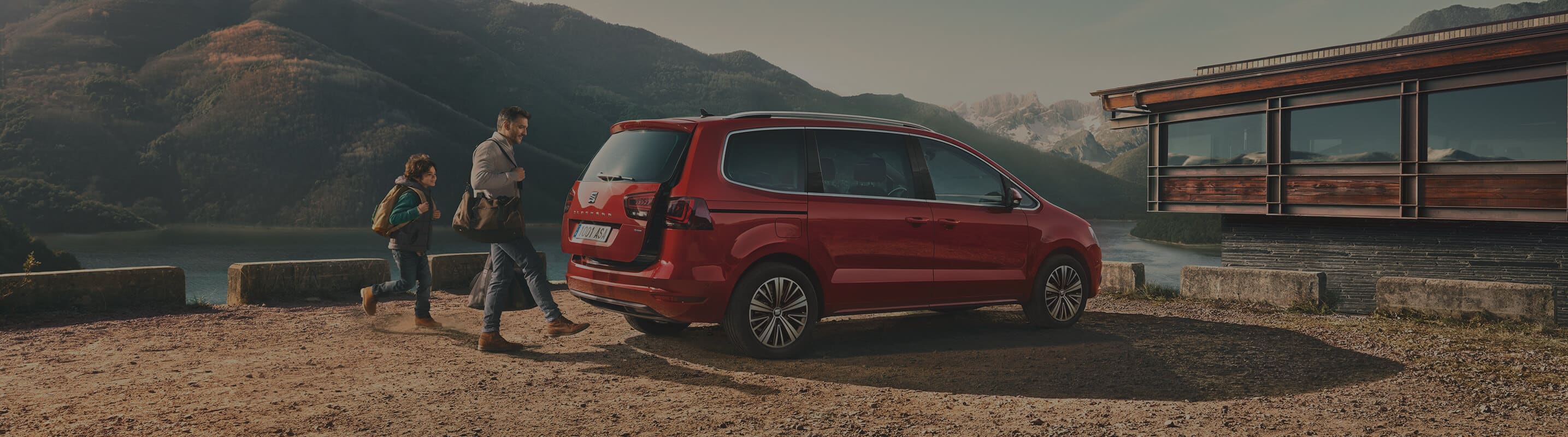 SEAT Family cars – SEAT Alhambra 7 seater MPV for family – Man opening the boot hands free technology